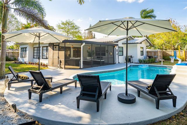 714 NE 2nd St, Pompano Beach, FL 33060