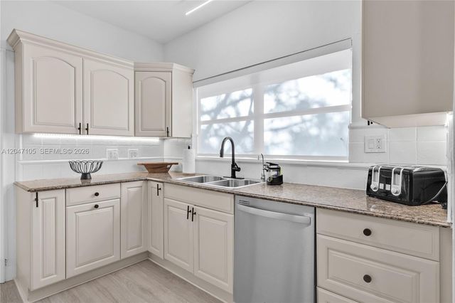 714 NE 2nd St, Pompano Beach, FL 33060