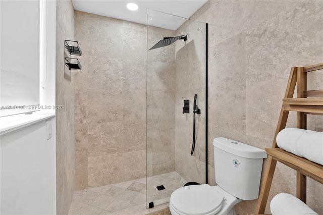 714 NE 2nd St, Pompano Beach, FL 33060