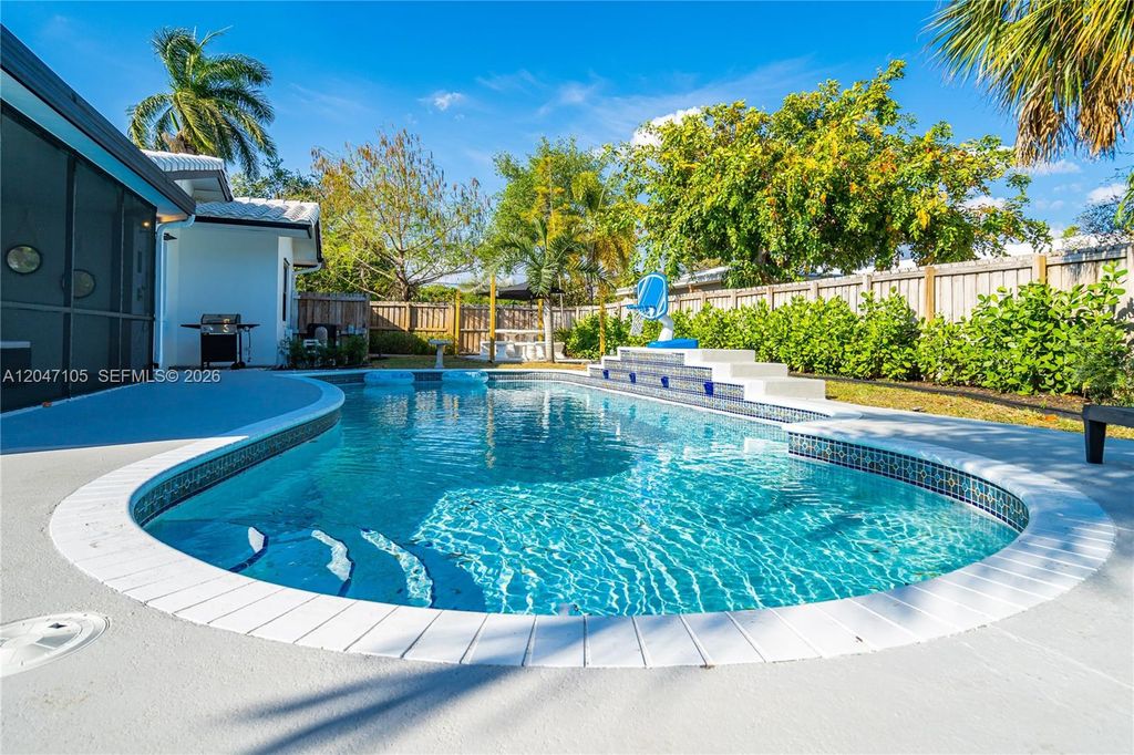714 NE 2nd St, Pompano Beach, FL 33060