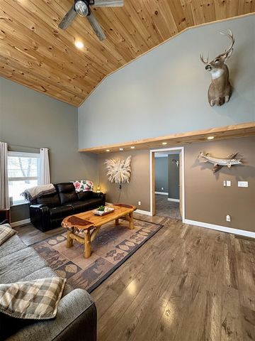 432 E Vine Street, Vicksburg, MI 49097