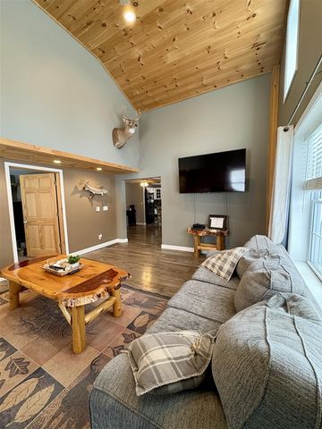 432 E Vine Street, Vicksburg, MI 49097