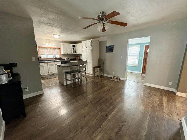 432 E Vine Street, Vicksburg, MI 49097