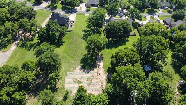 8820 Ravenswood Road, Granbury, TX 76049