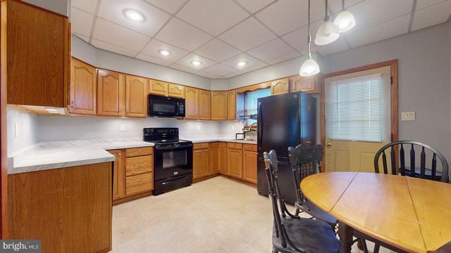 208 INDIANA AVE, Shenandoah, PA 17976