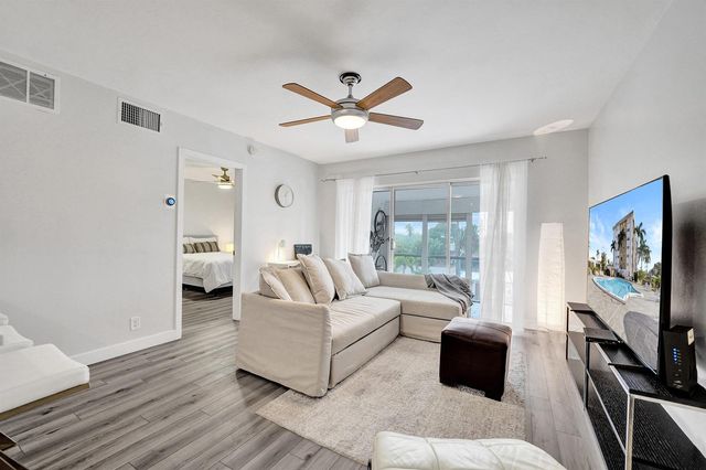 3040 NE 16th Avenue A405, Oakland Park, FL 33334