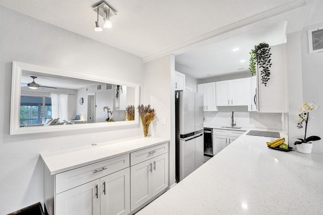 3040 NE 16th Avenue A405, Oakland Park, FL 33334