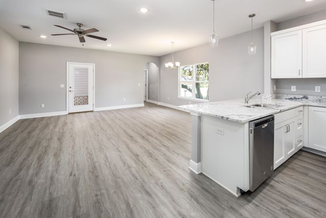 959 Skylark Road, Mary Esther, FL 32569