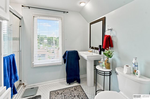5515 Pierce Street, Omaha, NE 68106
