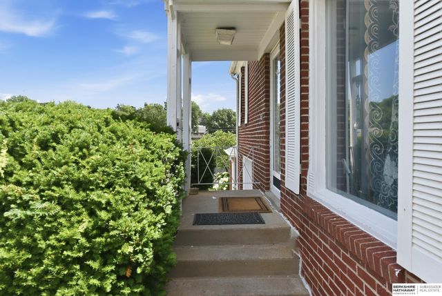 5515 Pierce Street, Omaha, NE 68106