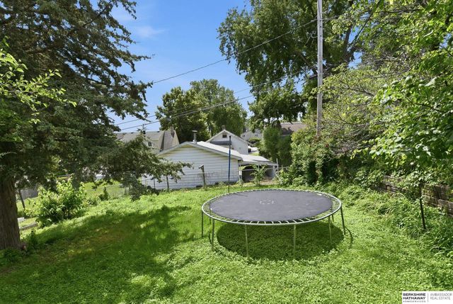 5515 Pierce Street, Omaha, NE 68106