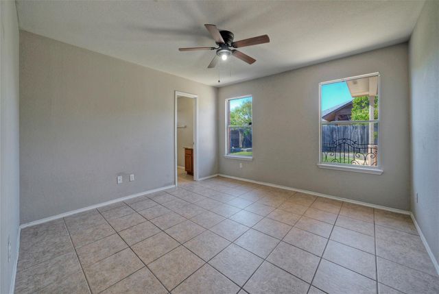 913 Dexter DR, Leander, TX 78641