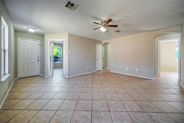 913 Dexter DR, Leander, TX 78641