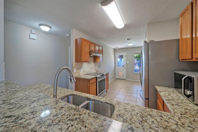 913 Dexter DR, Leander, TX 78641