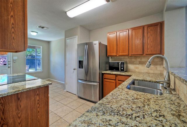 913 Dexter DR, Leander, TX 78641