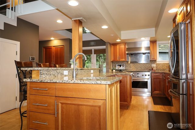 8777 Goshawk Road, Blaine, WA 98230