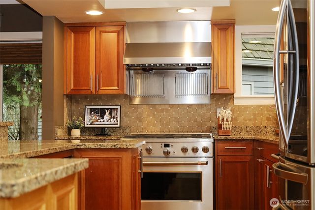 8777 Goshawk Road, Blaine, WA 98230