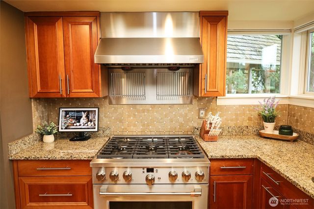 8777 Goshawk Road, Blaine, WA 98230