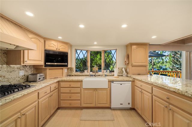 316 John Muir, Lake Arrowhead, CA 92352
