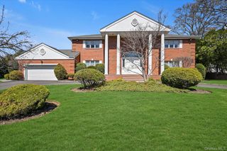 85 Meadow Woods Road, Great Neck, NY 11020