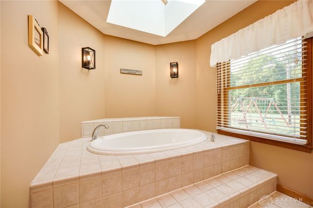 10830 Farmersville W Carrol Road, Germantown, OH 45327