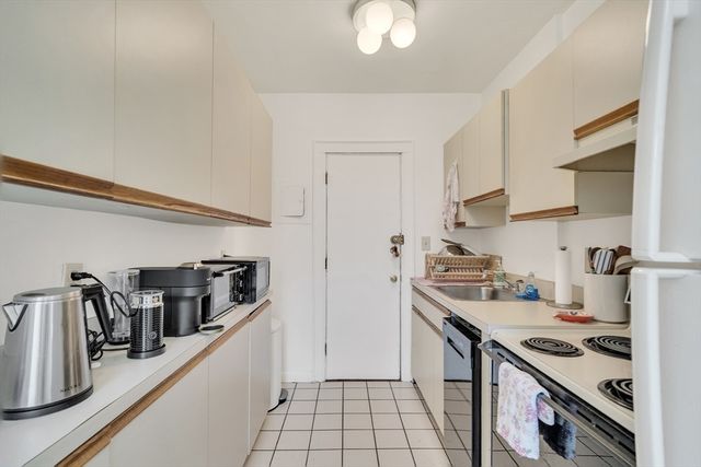 141 Englewood Ave 23, Boston, MA 02135