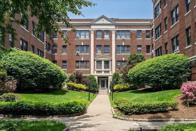 141 Englewood Ave 23, Boston, MA 02135