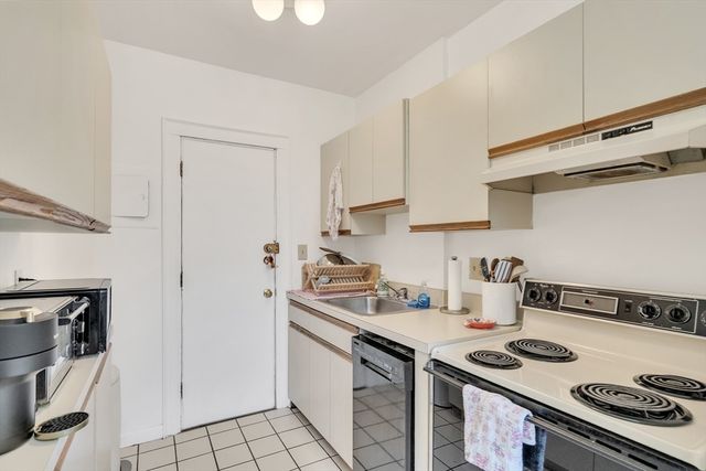 141 Englewood Ave 23, Boston, MA 02135