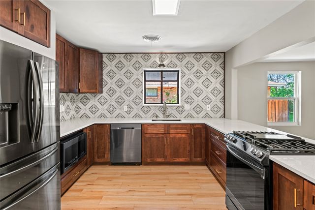 307 Dickey Drive, Euless, TX 76040