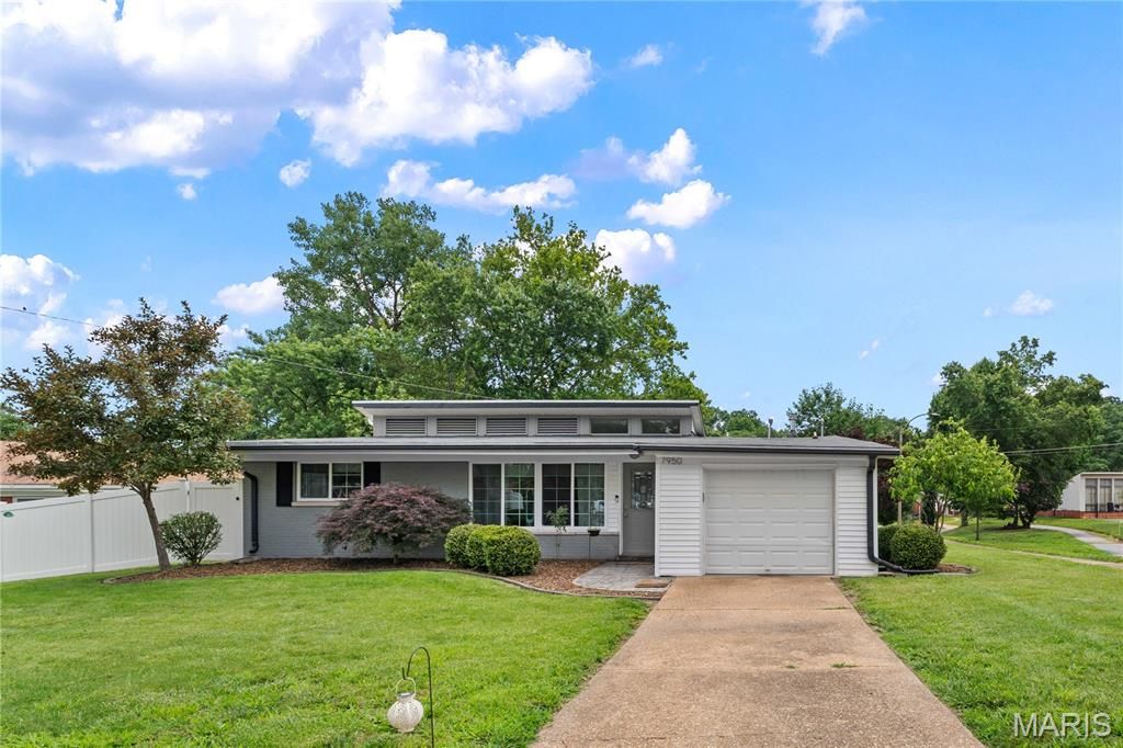 7950 Westover Place, University City, MO 63130