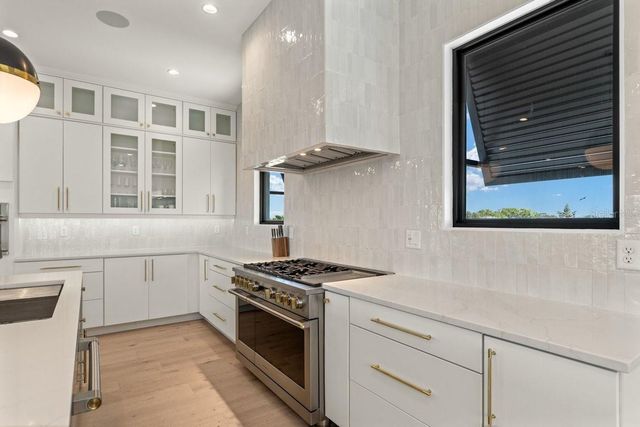 552 S PENINSULA AVENUE, New Smyrna Beach, FL 32169