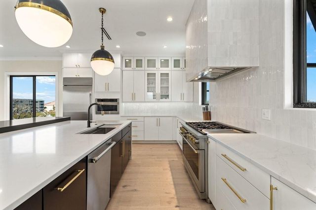 552 S PENINSULA AVENUE, New Smyrna Beach, FL 32169