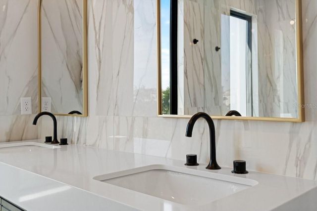 552 S PENINSULA AVENUE, New Smyrna Beach, FL 32169