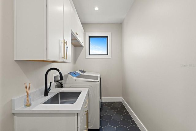 552 S PENINSULA AVENUE, New Smyrna Beach, FL 32169