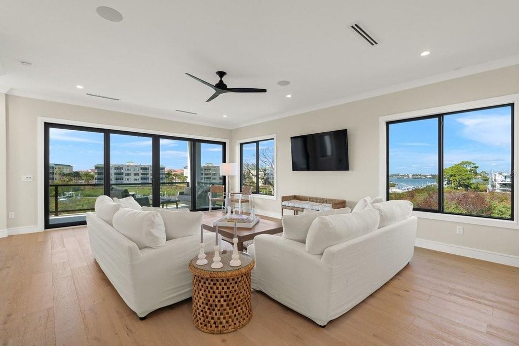 Image 11 of property listing at 552 S PENINSULA AVENUE, New Smyrna Beach, FL 32169