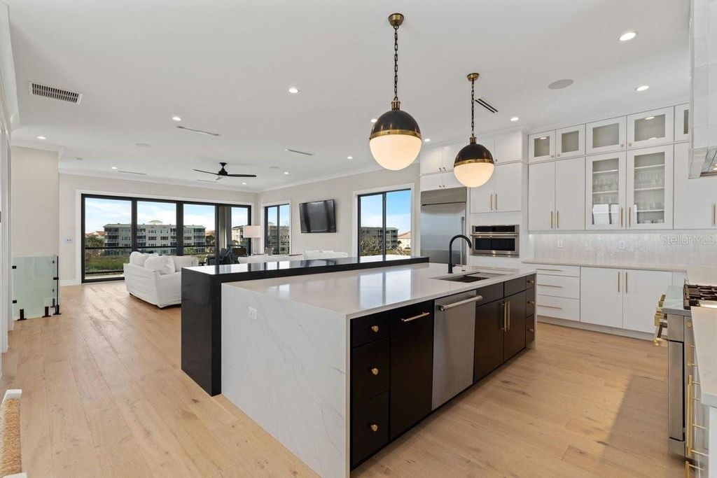 Image 21 of property listing at 552 S PENINSULA AVENUE, New Smyrna Beach, FL 32169