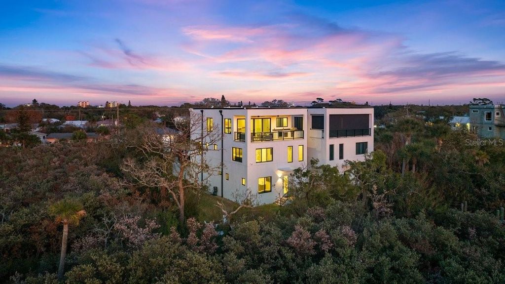 Image 62 of property listing at 552 S PENINSULA AVENUE, New Smyrna Beach, FL 32169