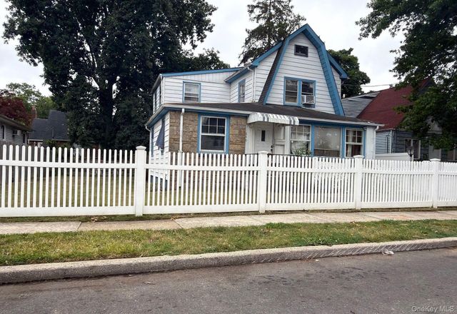 840 Kings Parkway, Baldwin, NY 11510