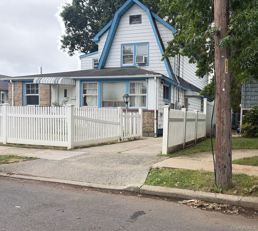 840 Kings Parkway, Baldwin, NY 11510