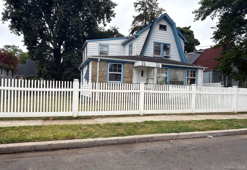 840 Kings Parkway, Baldwin, NY 11510 — photo 2