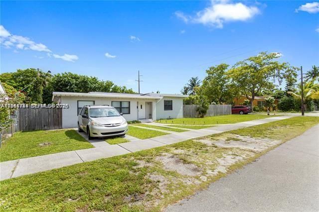 2407 Dewey St, Hollywood, FL 33020