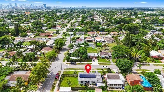 2407 Dewey St, Hollywood, FL 33020