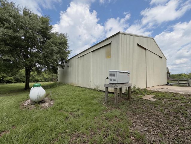 4680 County Road 611, Angleton, TX 77515
