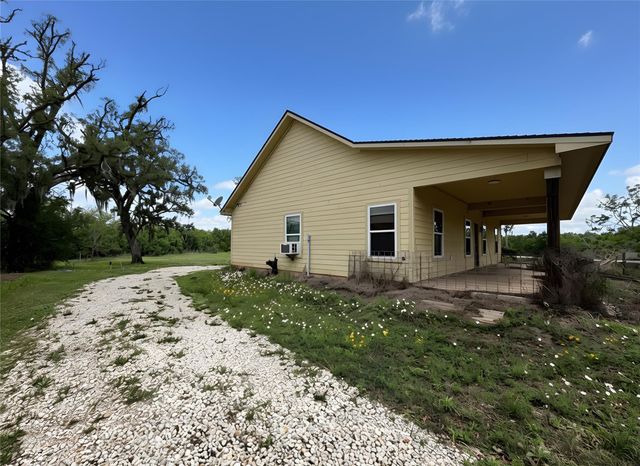 4680 County Road 611, Angleton, TX 77515