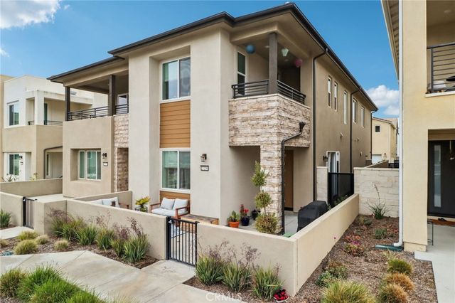 27230 Red Willow Court, Valencia, CA 91381