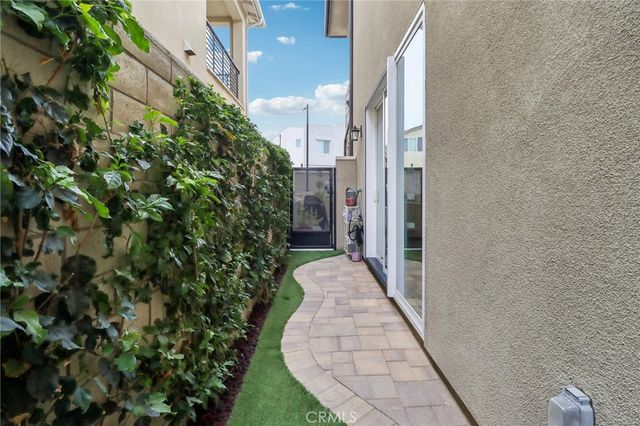 27230 Red Willow Court, Valencia, CA 91381