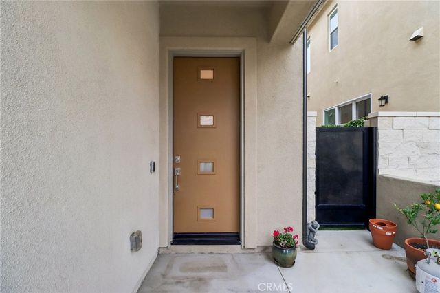 27230 Red Willow Court, Valencia, CA 91381