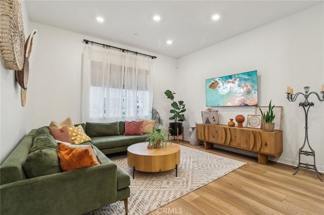 27230 Red Willow Court, Valencia, CA 91381