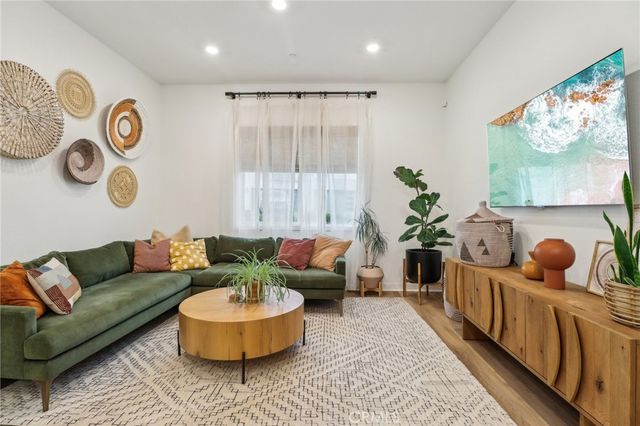 27230 Red Willow Court, Valencia, CA 91381