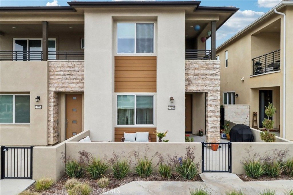 27230 Red Willow Court, Valencia, CA 91381